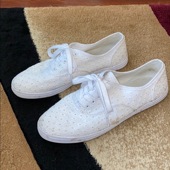 *SOLD* Sneakers👟 - Picture 4 of 9